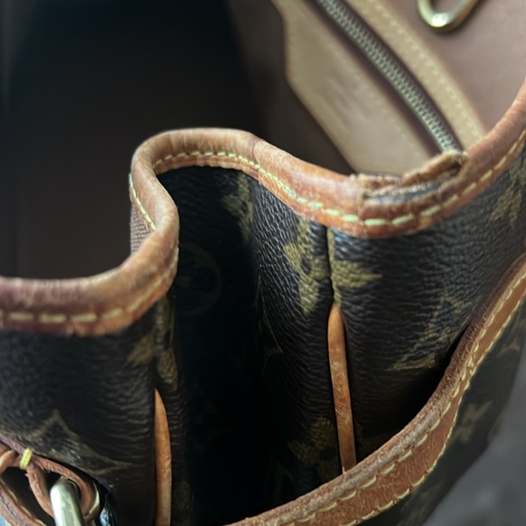 Louis Vuitton Batignolles Horizontal Shoulder Bag - Picture 11 of 15